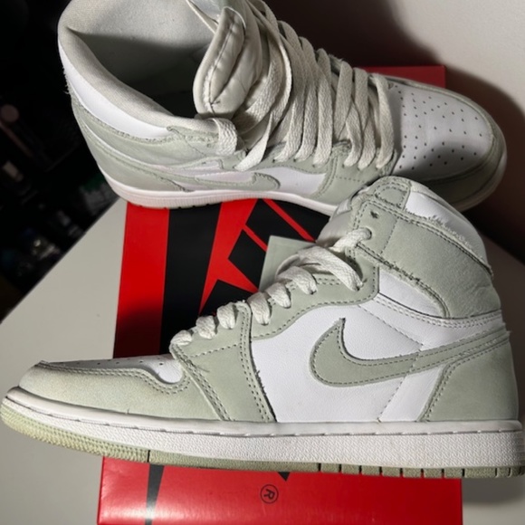 Jordan 1 Retro High OG Seafoam (Women's) - Picture 3 of 6